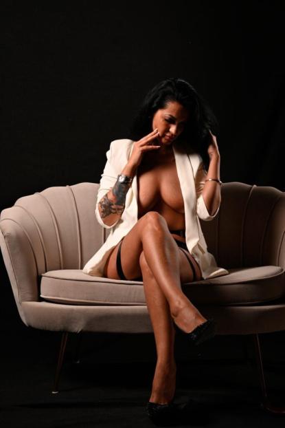 Angela - Bild 8 von 10