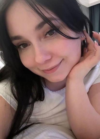 Elena  - Bild 1 von 8