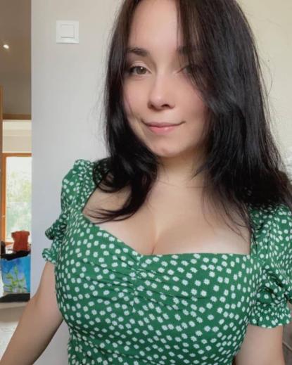 Elena  - Bild 4 von 8