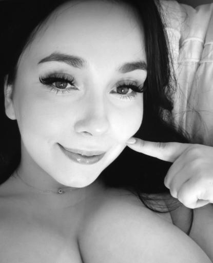 Elena  - Bild 3 von 8