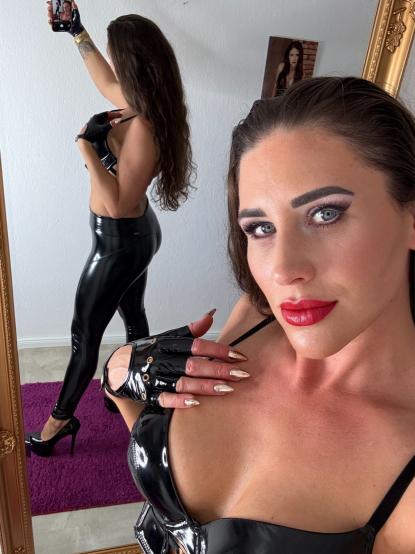 Lara Bauer Herrin  - Bild 1 von 4