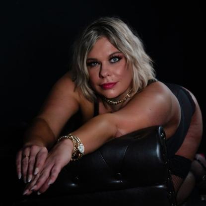 Nina - Bild 1 von 8